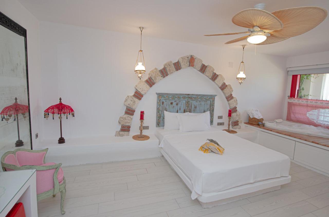Villa Taraca Alacati Romantik Otel (Adults Only) מראה חיצוני תמונה