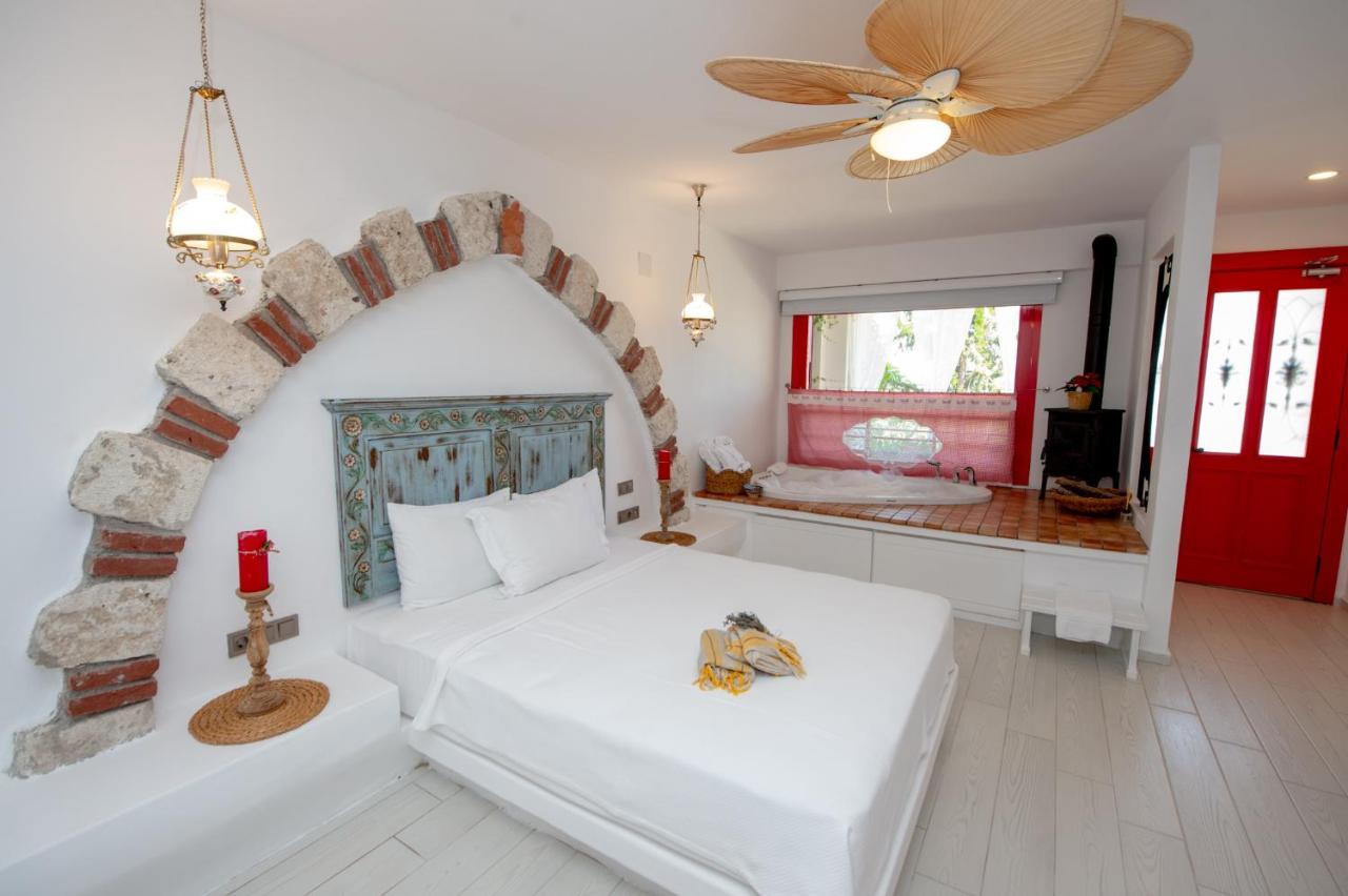 Villa Taraca Alacati Romantik Otel (Adults Only) מראה חיצוני תמונה
