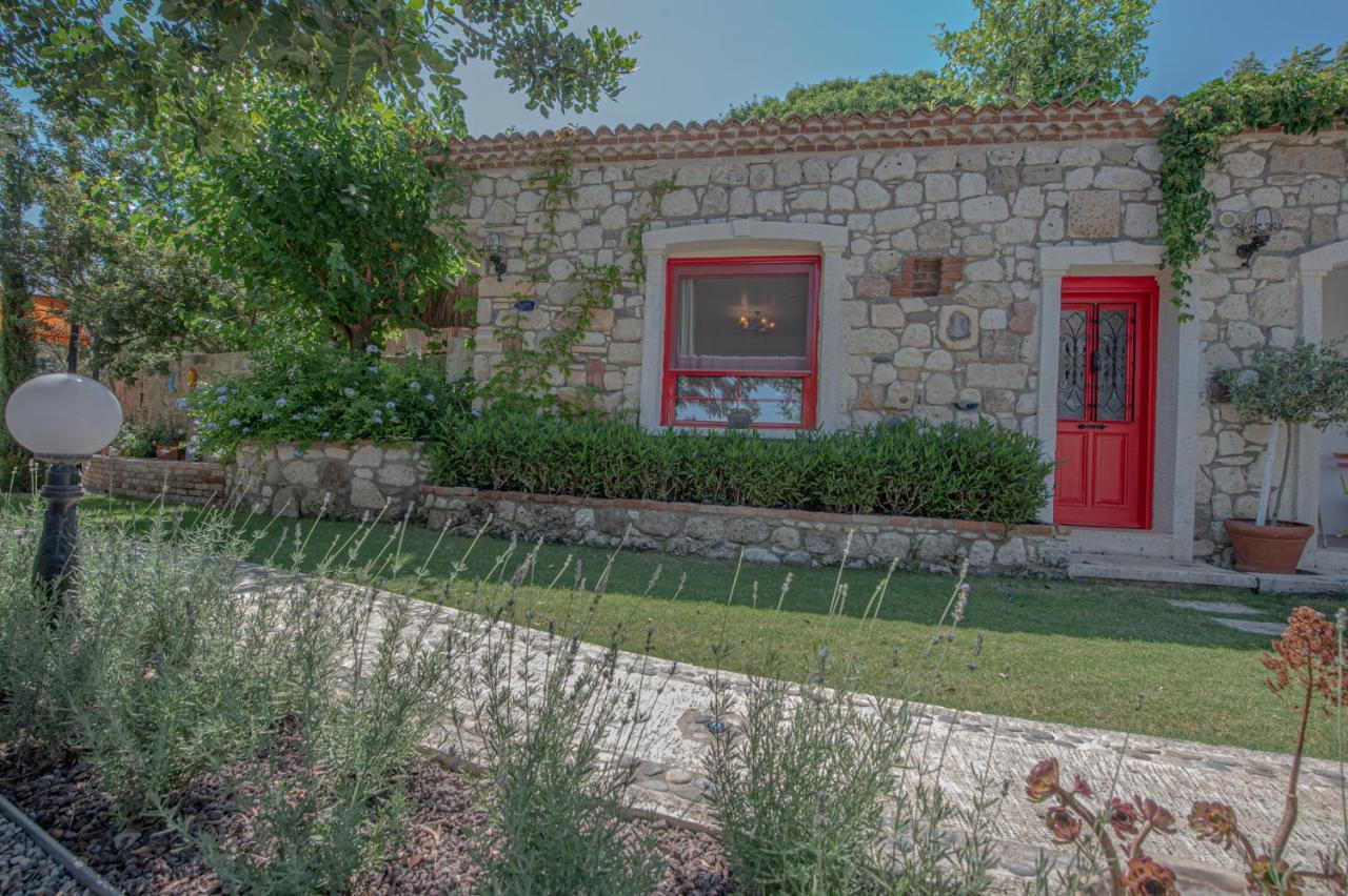 Villa Taraca Alacati Romantik Otel (Adults Only) מראה חיצוני תמונה