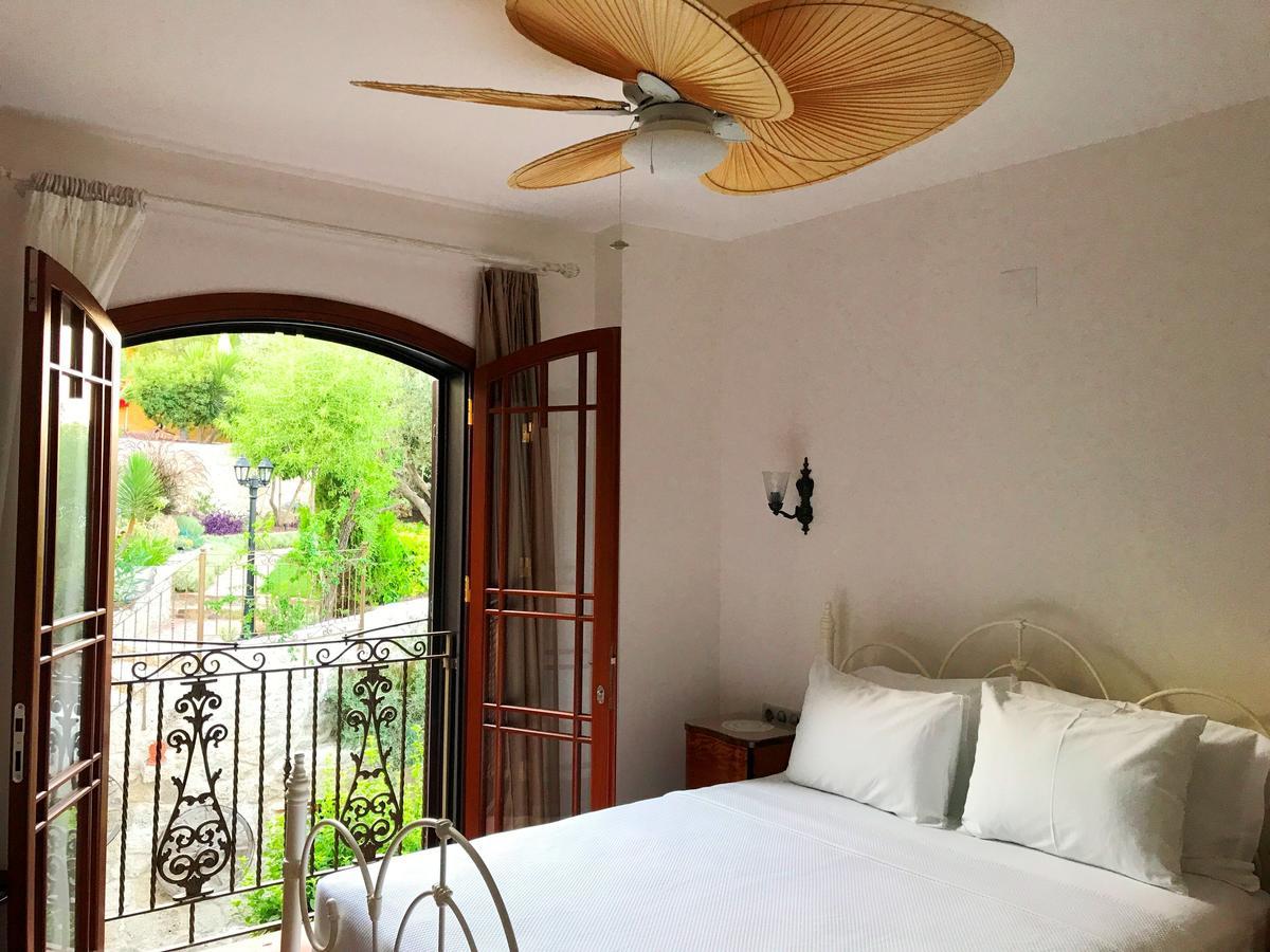 Villa Taraca Alacati Romantik Otel (Adults Only) מראה חיצוני תמונה