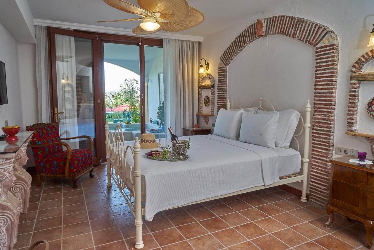 Villa Taraca Alacati Romantik Otel (Adults Only) מראה חיצוני תמונה